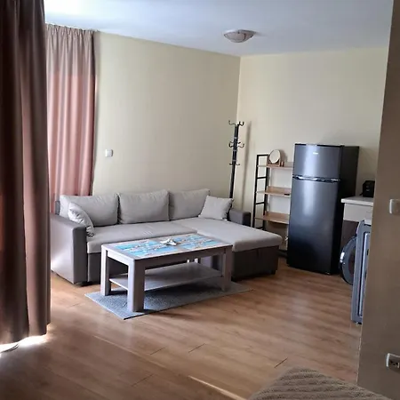 Sunny Апартамент *